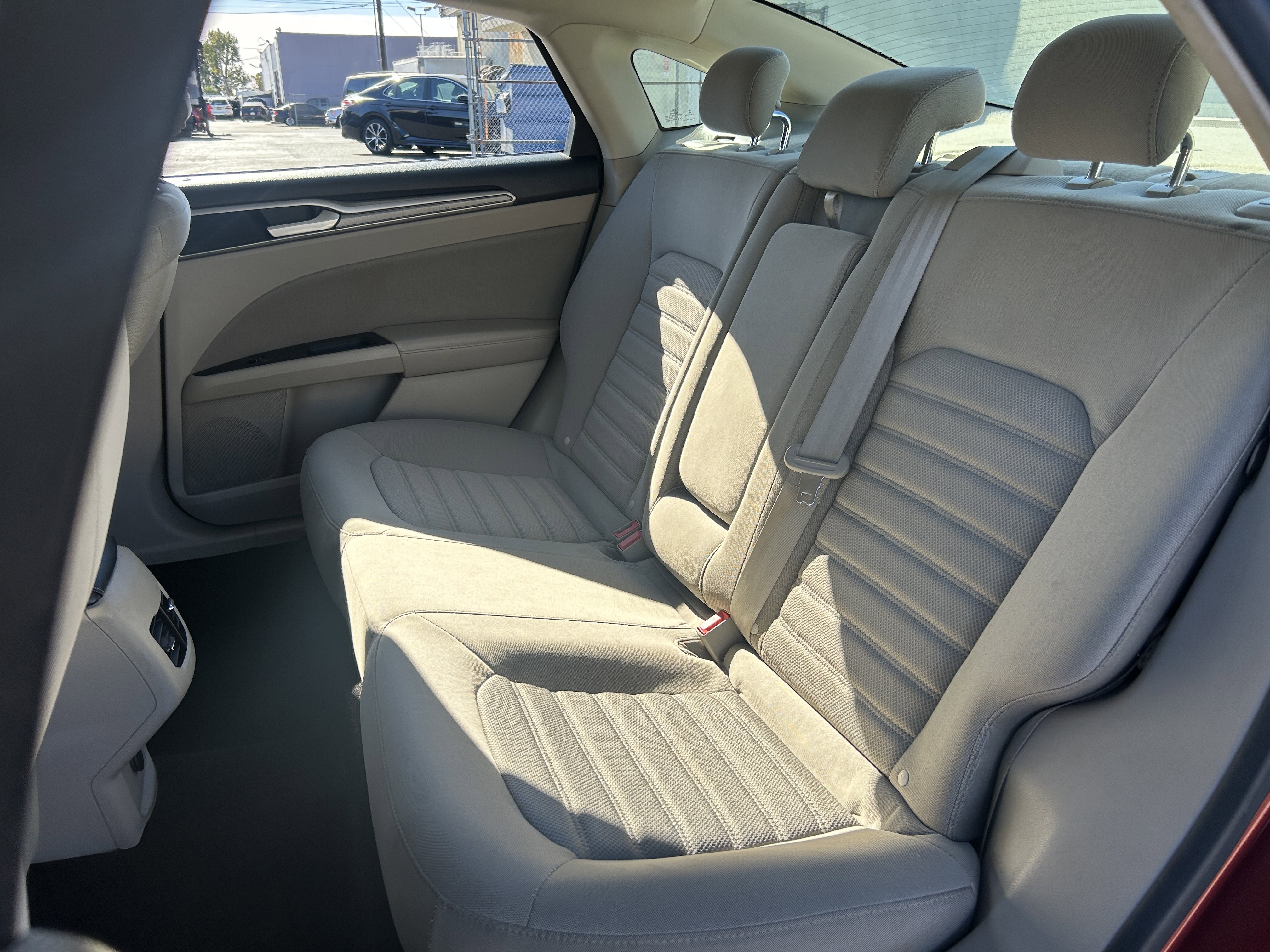 2018 Ford Fusion Hybrid SE Image 17 of 40