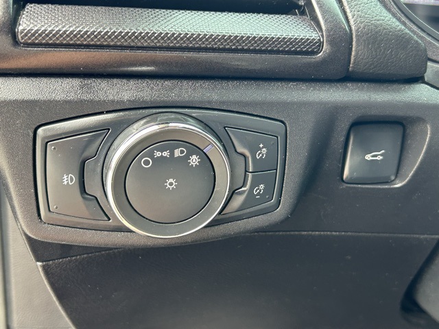 Vehicle image 27 of 42