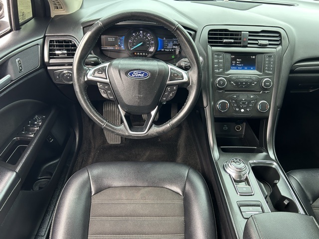 Vehicle image 17 of 42