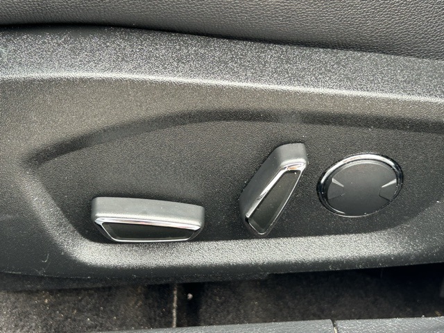 Vehicle image 21 of 42