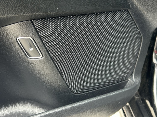 Vehicle image 19 of 42