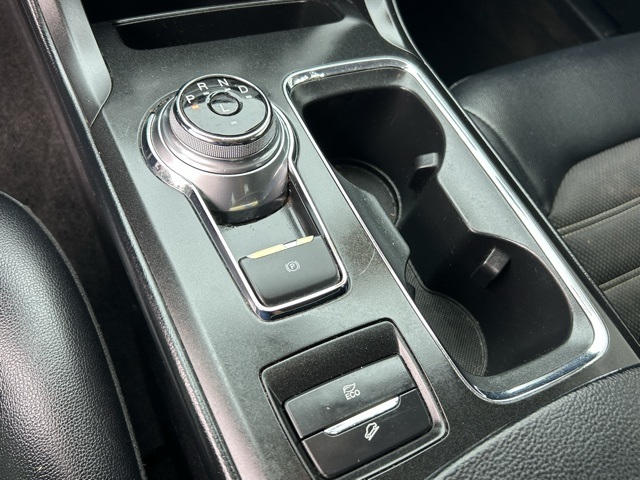 Vehicle image 26 of 42