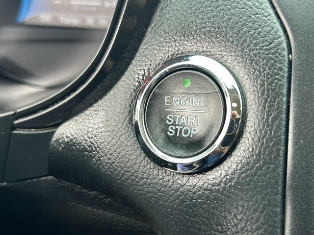 Vehicle image 25 of 42