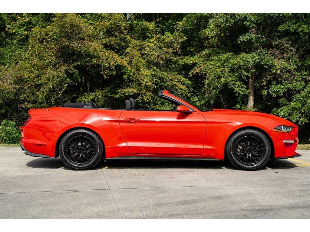 2018 Ford Mustang Image 5 of 33