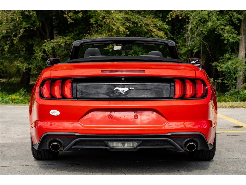 2018 Ford Mustang Image 7 of 33