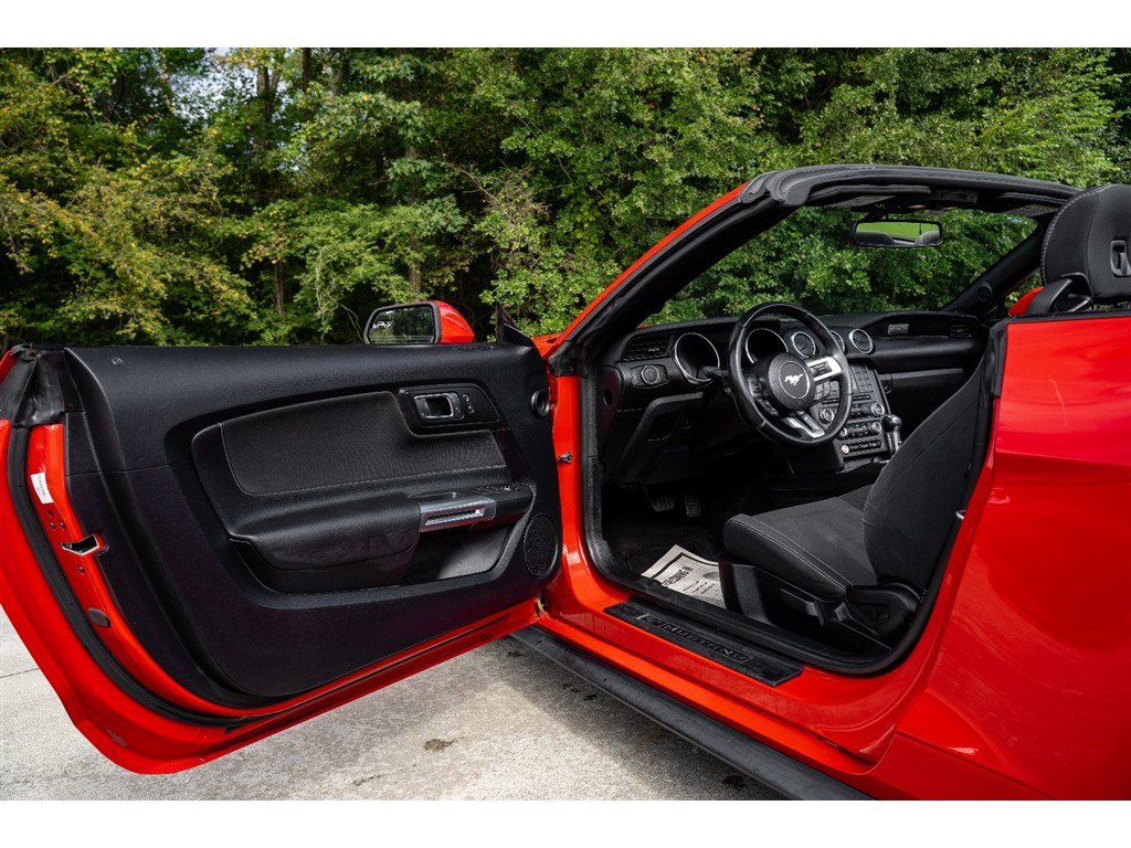 2018 Ford Mustang Image 21 of 33