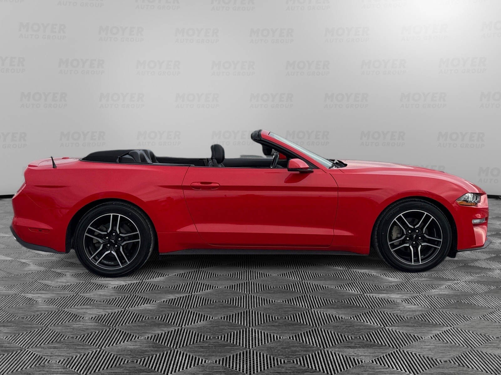 2018 Ford Mustang Image 5 of 25