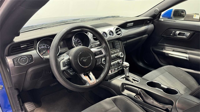 Vehicle image 10 of 21