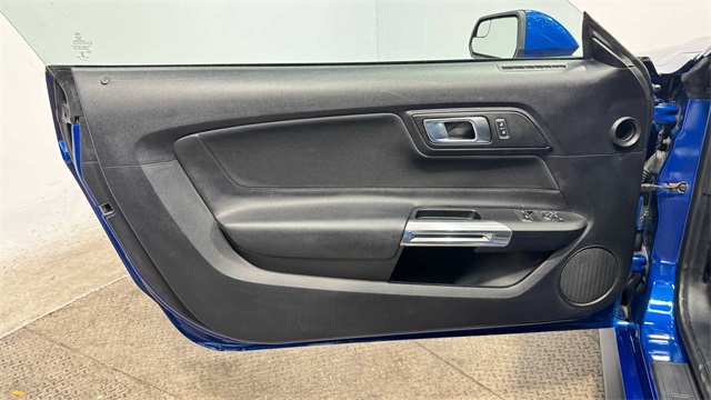 Vehicle image 18 of 21