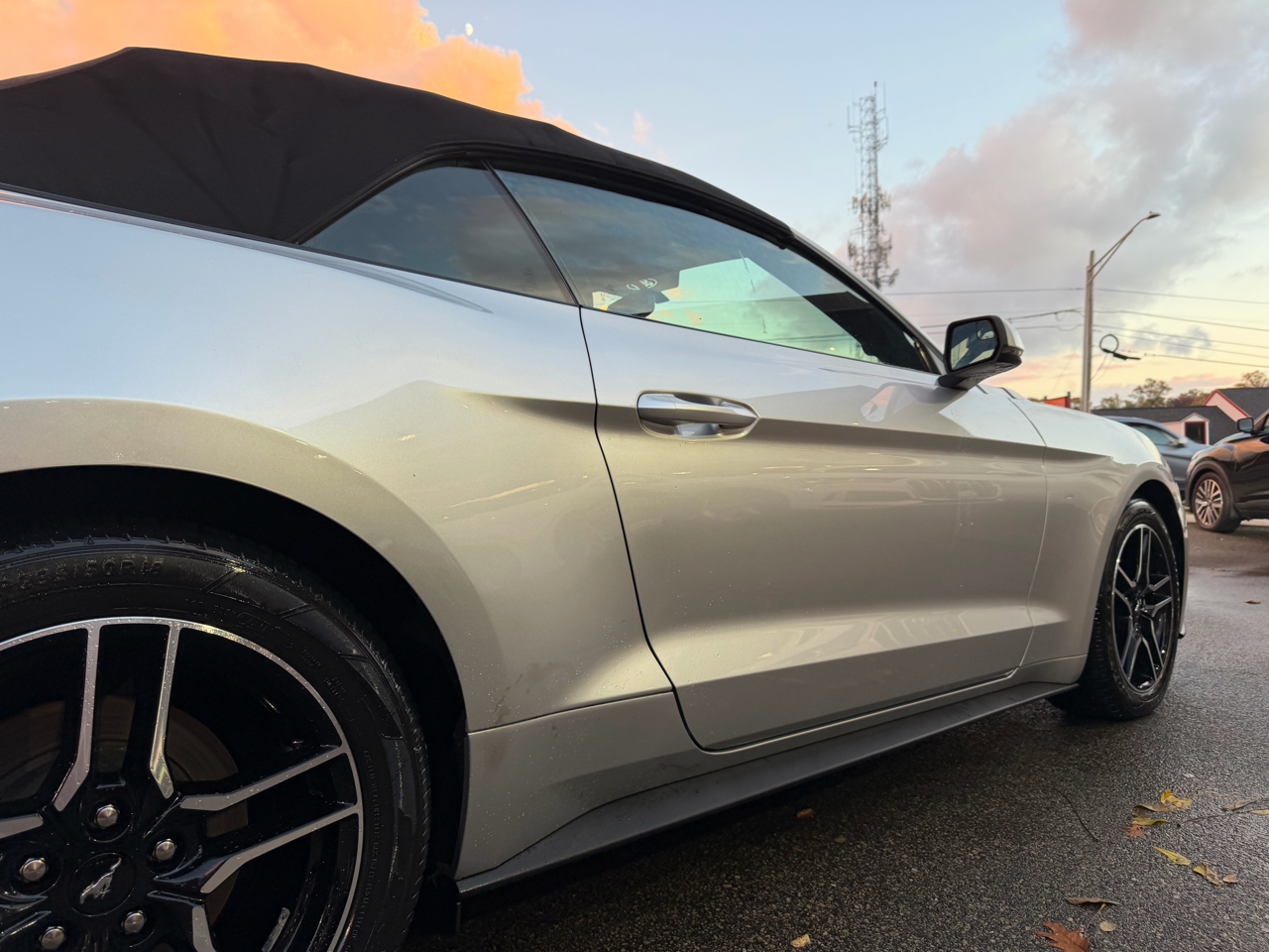 2018 Ford Mustang Image 5 of 44