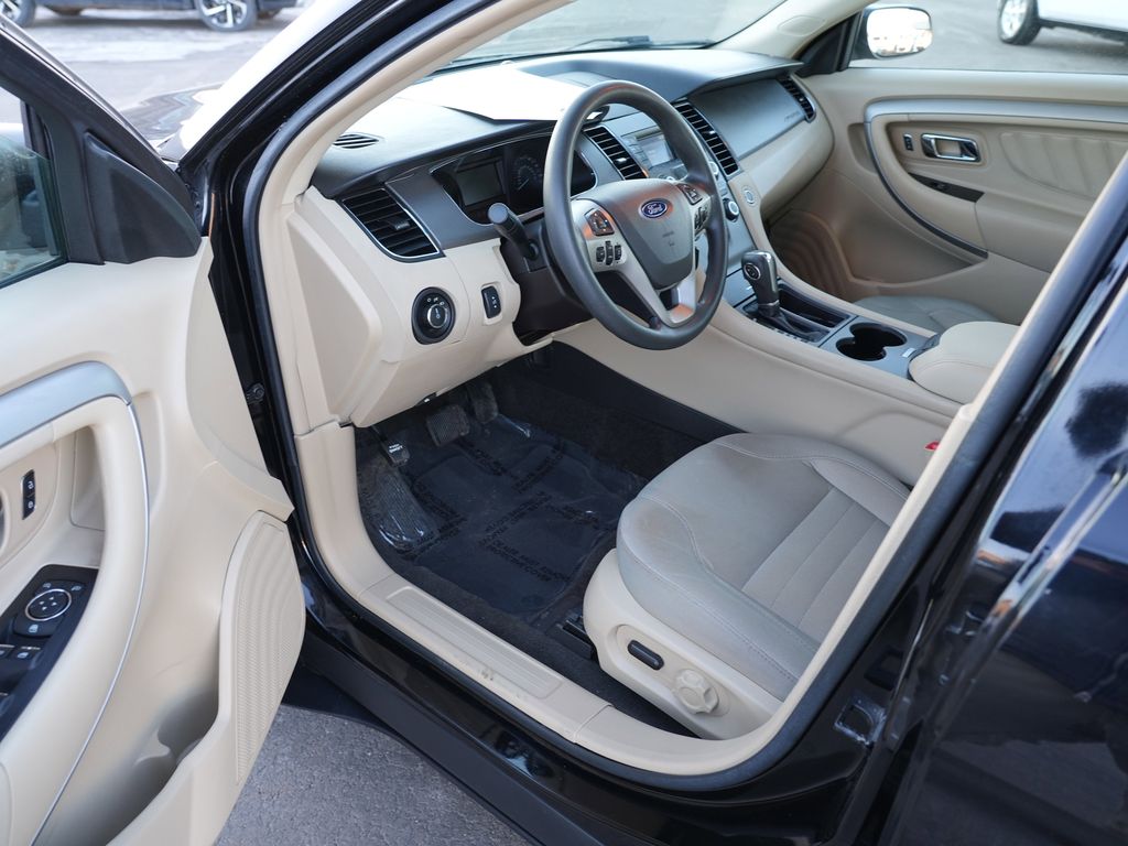 2018 Ford Taurus SE Image 13 of 28