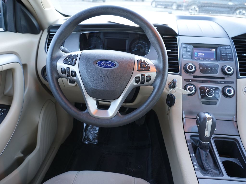 2018 Ford Taurus SE Image 15 of 28