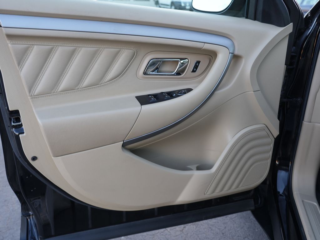 2018 Ford Taurus SE Image 20 of 28