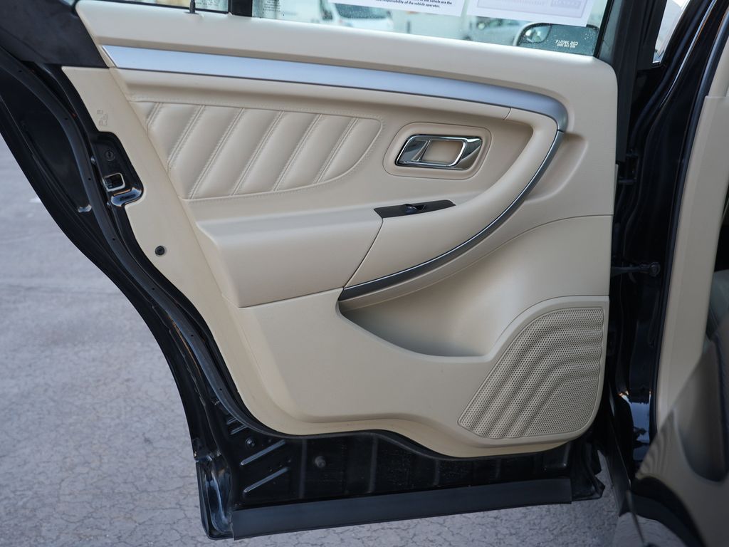 2018 Ford Taurus SE Image 21 of 28