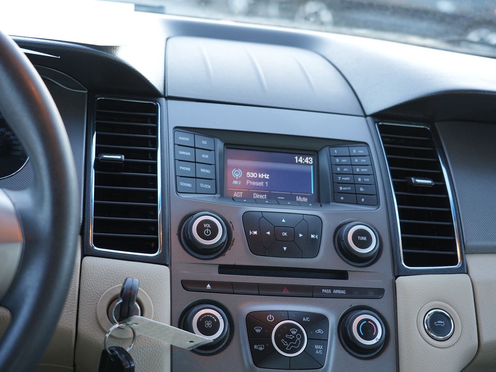 2018 Ford Taurus SE Image 18 of 28