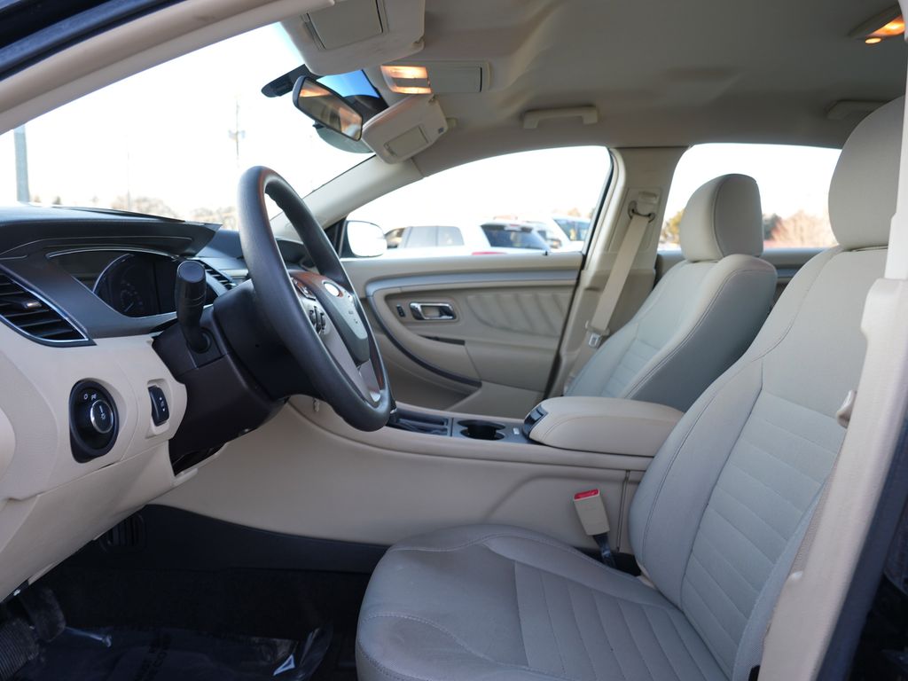 2018 Ford Taurus SE Image 12 of 28