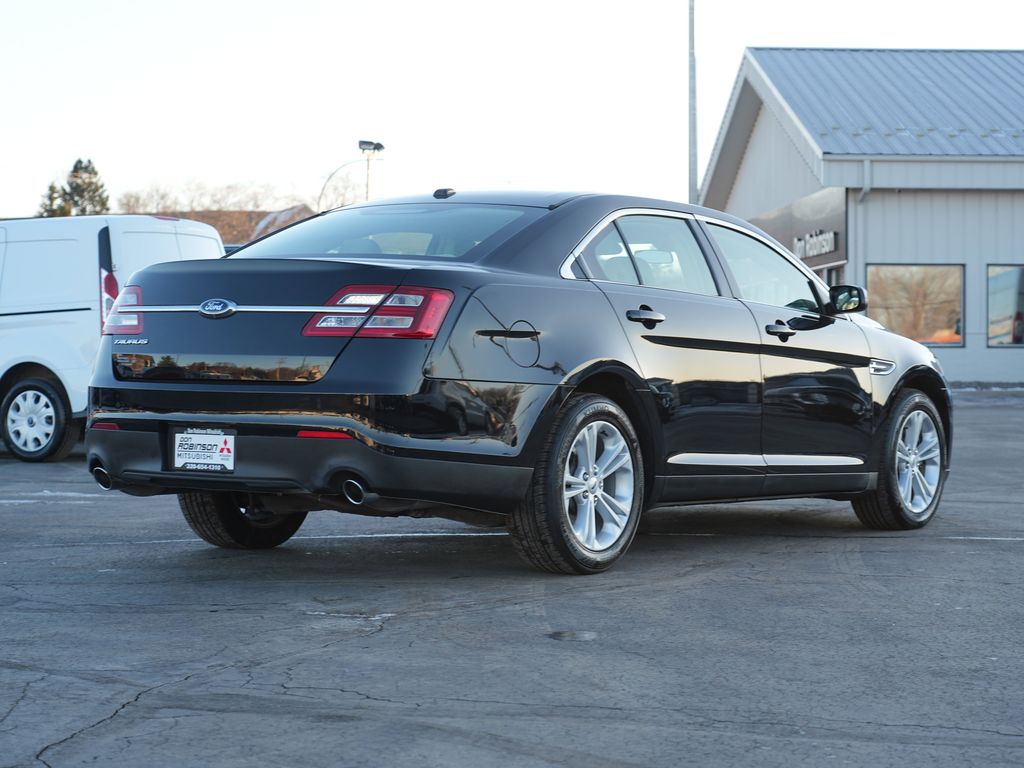 2018 Ford Taurus SE Image 5 of 28
