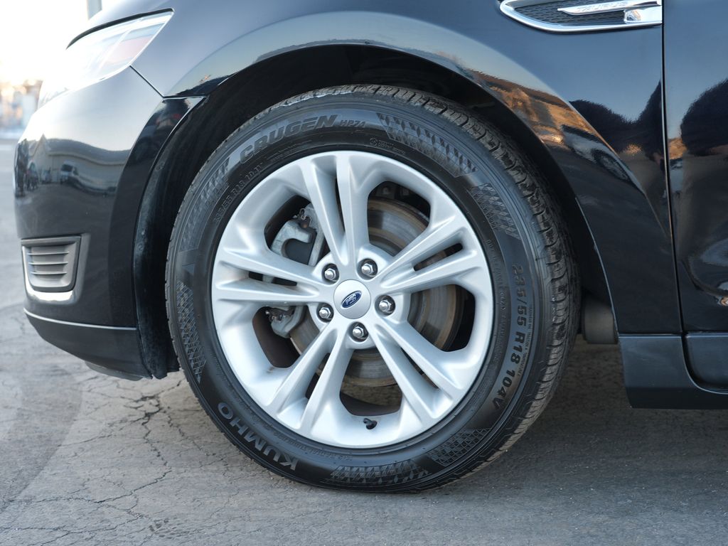 2018 Ford Taurus SE Image 9 of 28