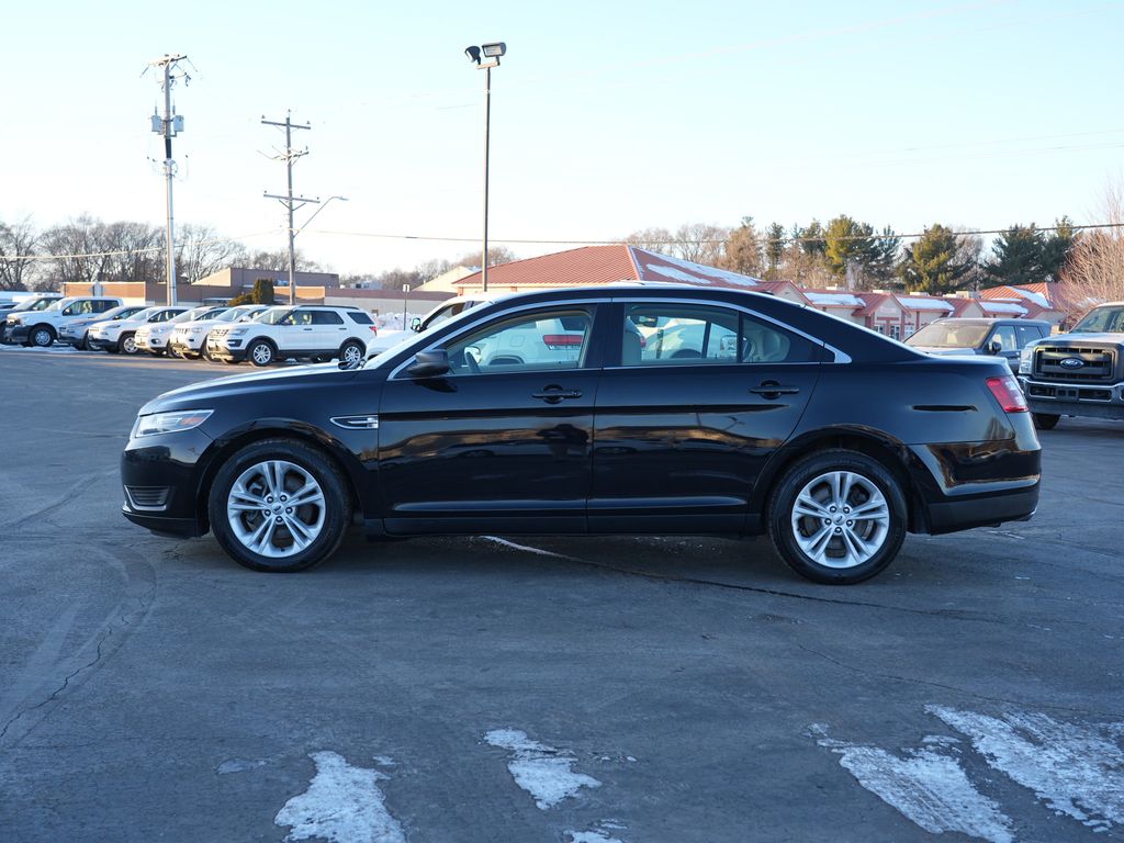 2018 Ford Taurus SE Image 8 of 28