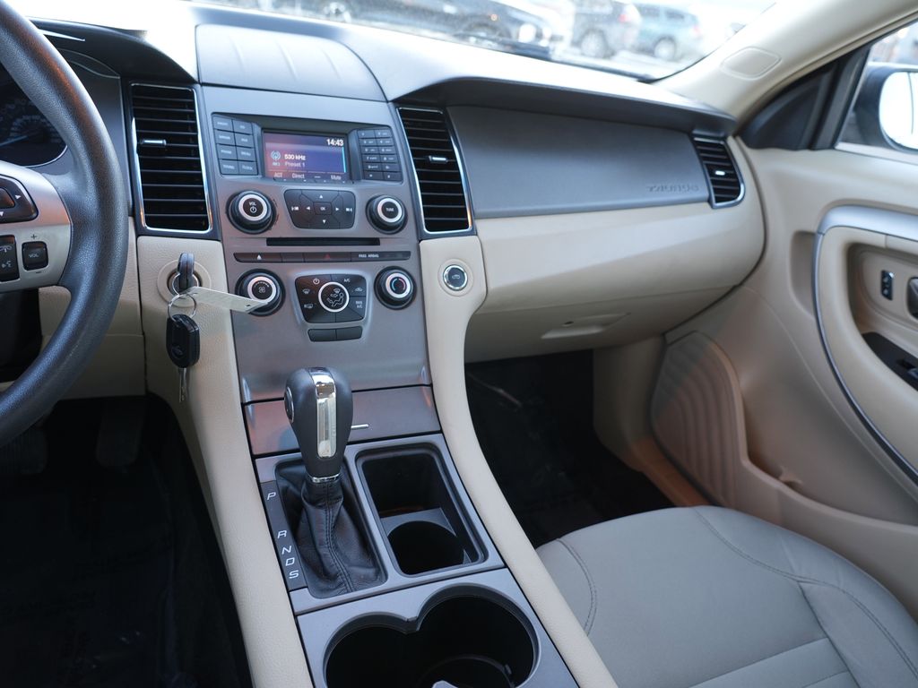 2018 Ford Taurus SE Image 25 of 28