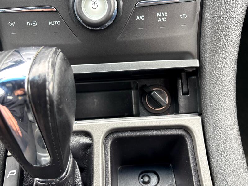 2018 Ford Taurus SEL Image 19 of 32