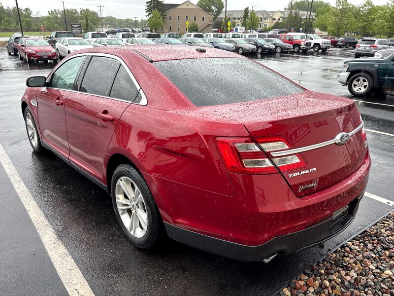 2018 Ford Taurus SEL Image 7 of 32