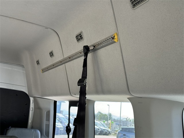 Vehicle image 23 of 32