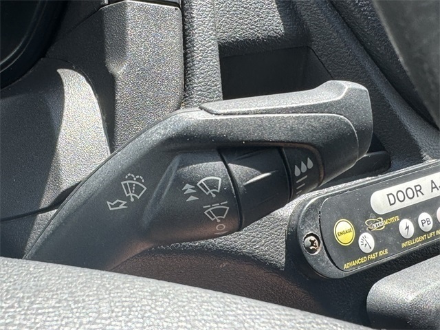 Vehicle image 21 of 32