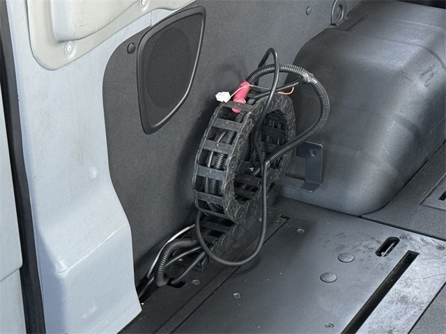 Vehicle image 29 of 32