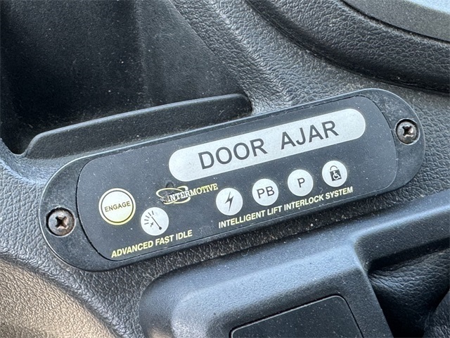 Vehicle image 22 of 32