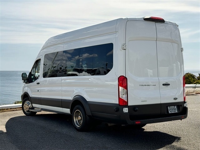 Vehicle image 5 of 32