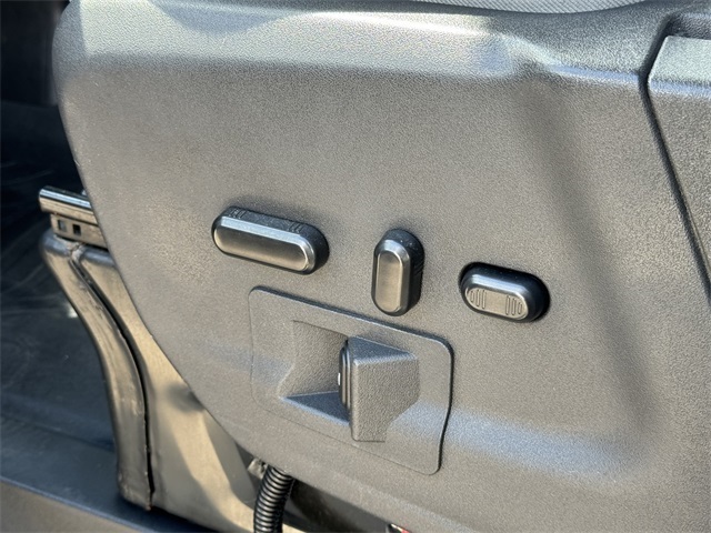 Vehicle image 31 of 32