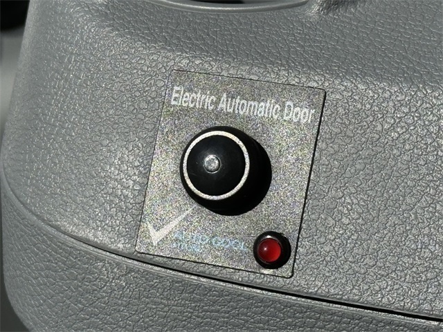 Vehicle image 25 of 32