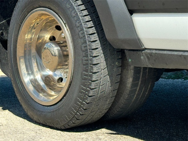 Vehicle image 8 of 32