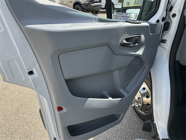 Vehicle image 19 of 32