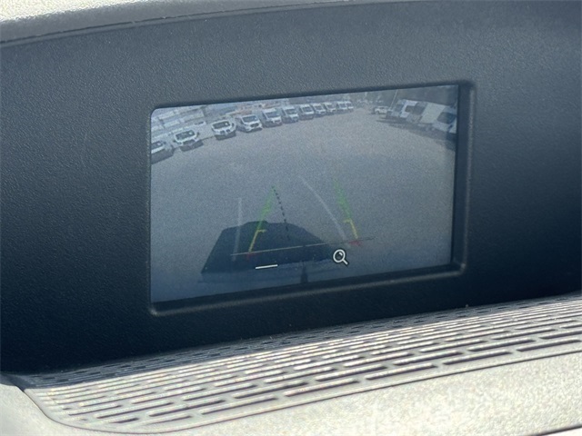 Vehicle image 17 of 32