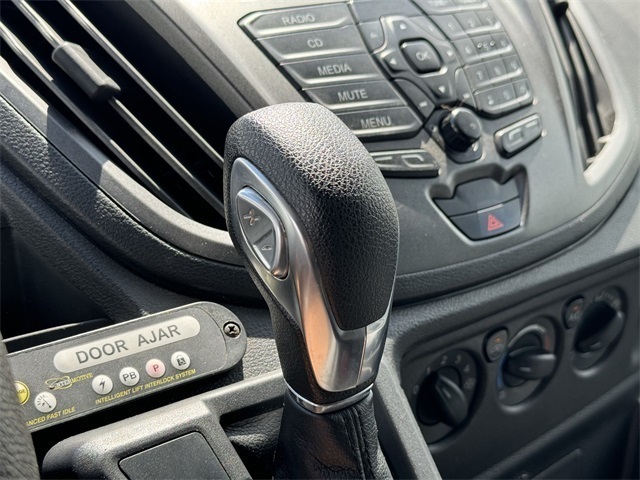 Vehicle image 18 of 32
