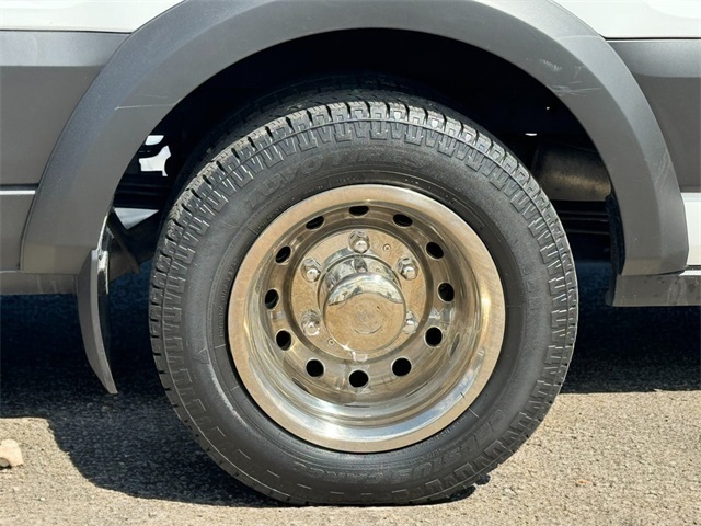 Vehicle image 7 of 32