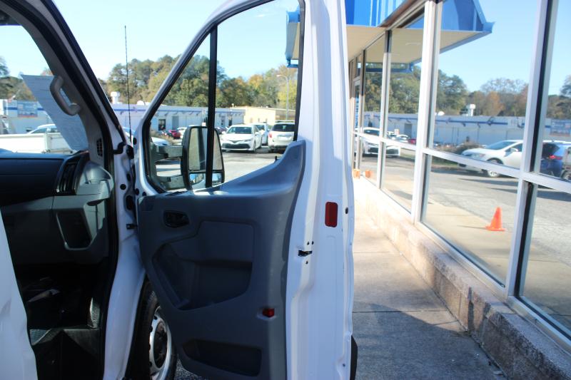 Vehicle image 16 of 22