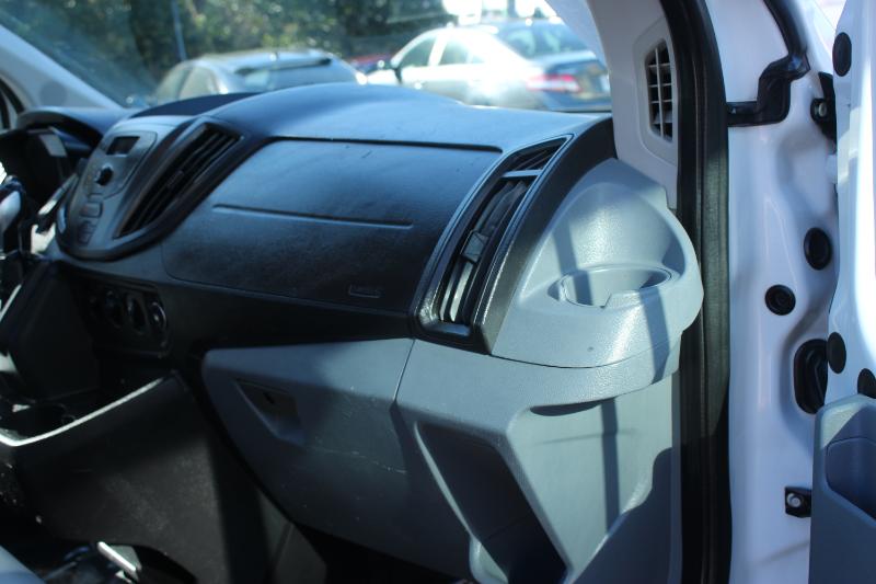 Vehicle image 14 of 22
