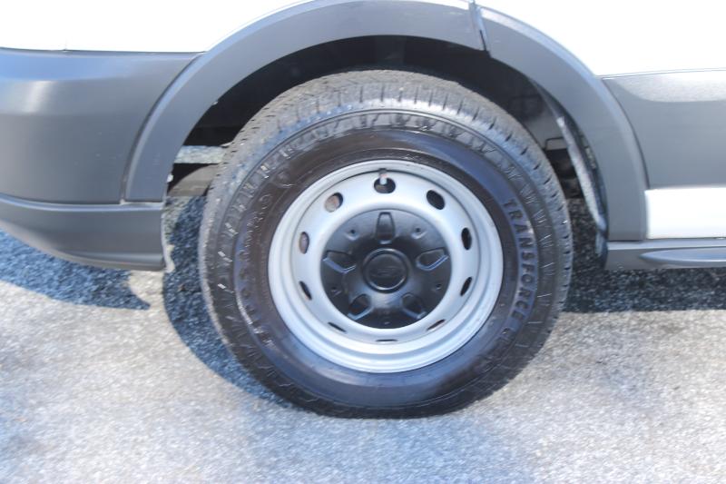 Vehicle image 17 of 22