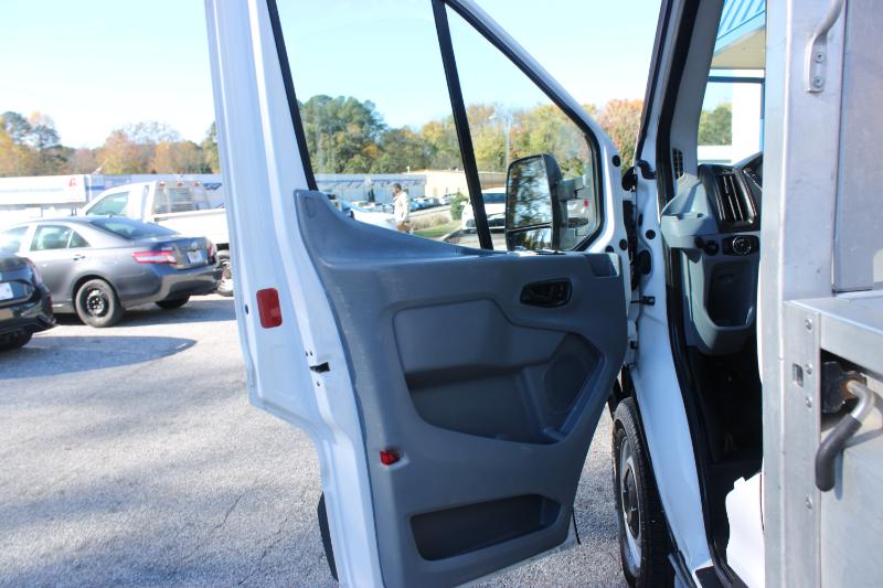 Vehicle image 15 of 22