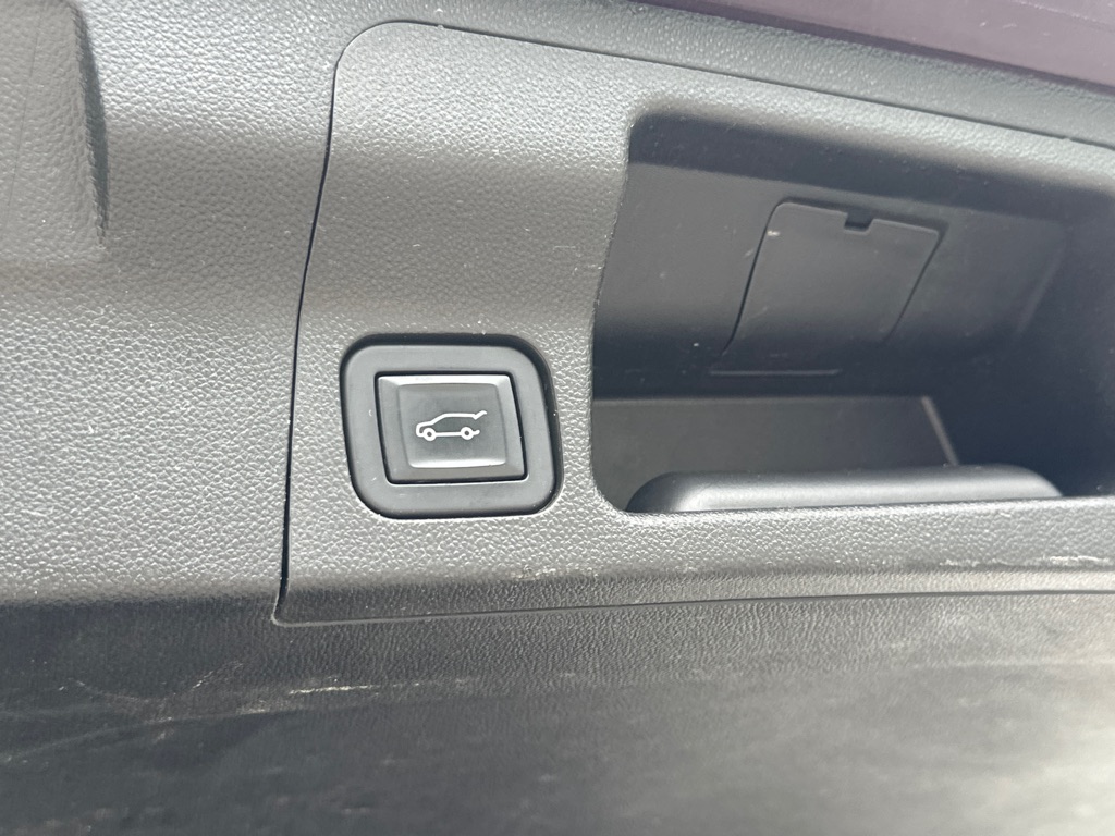 Vehicle image 35 of 46