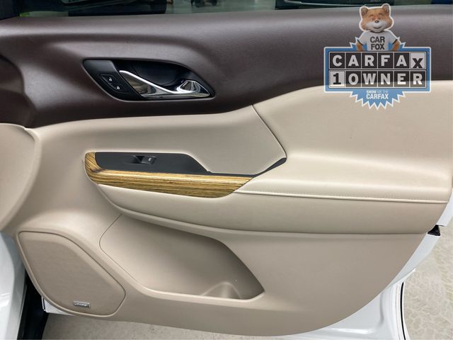 Vehicle image 24 of 29