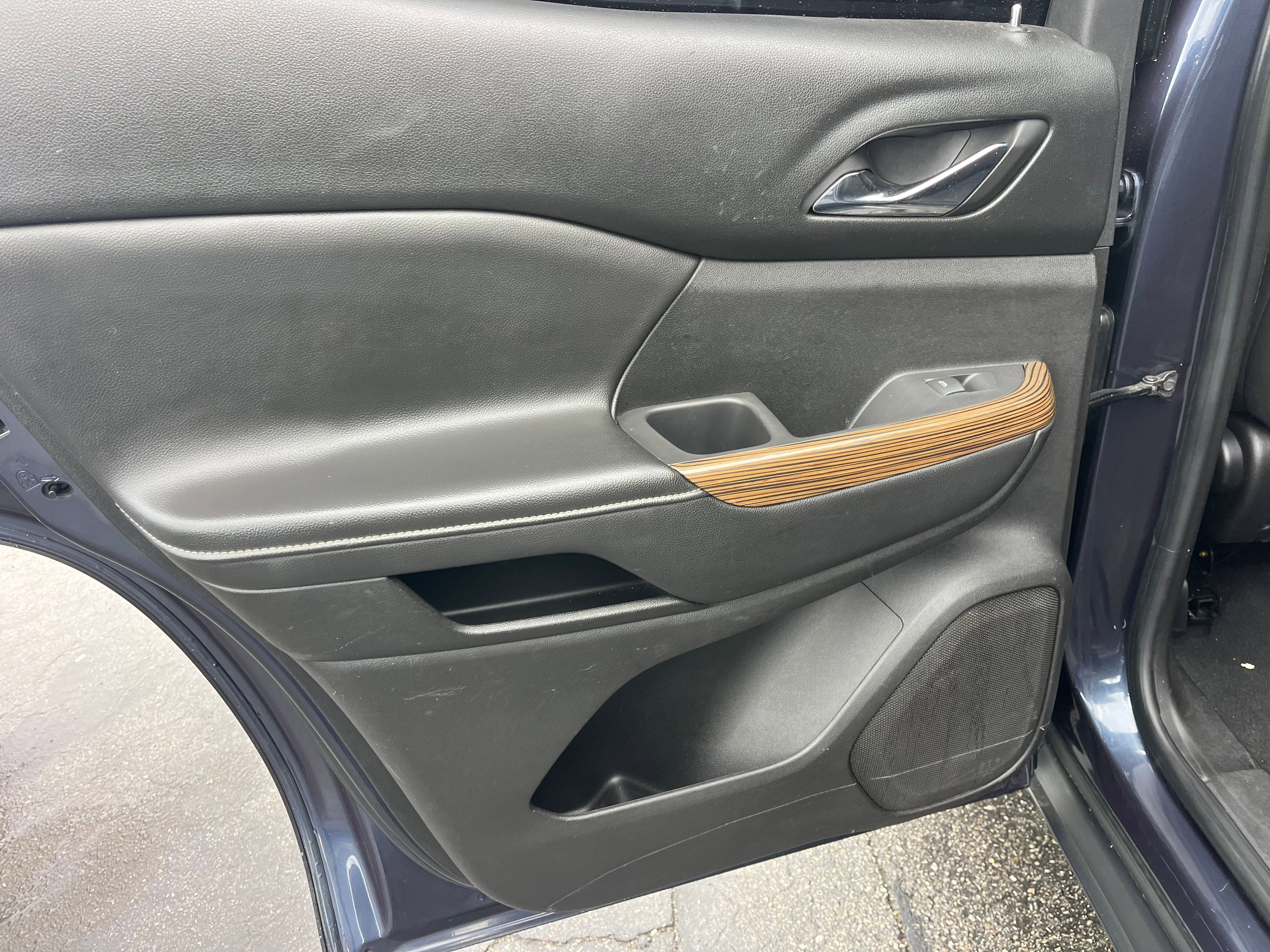 Vehicle image 25 of 66