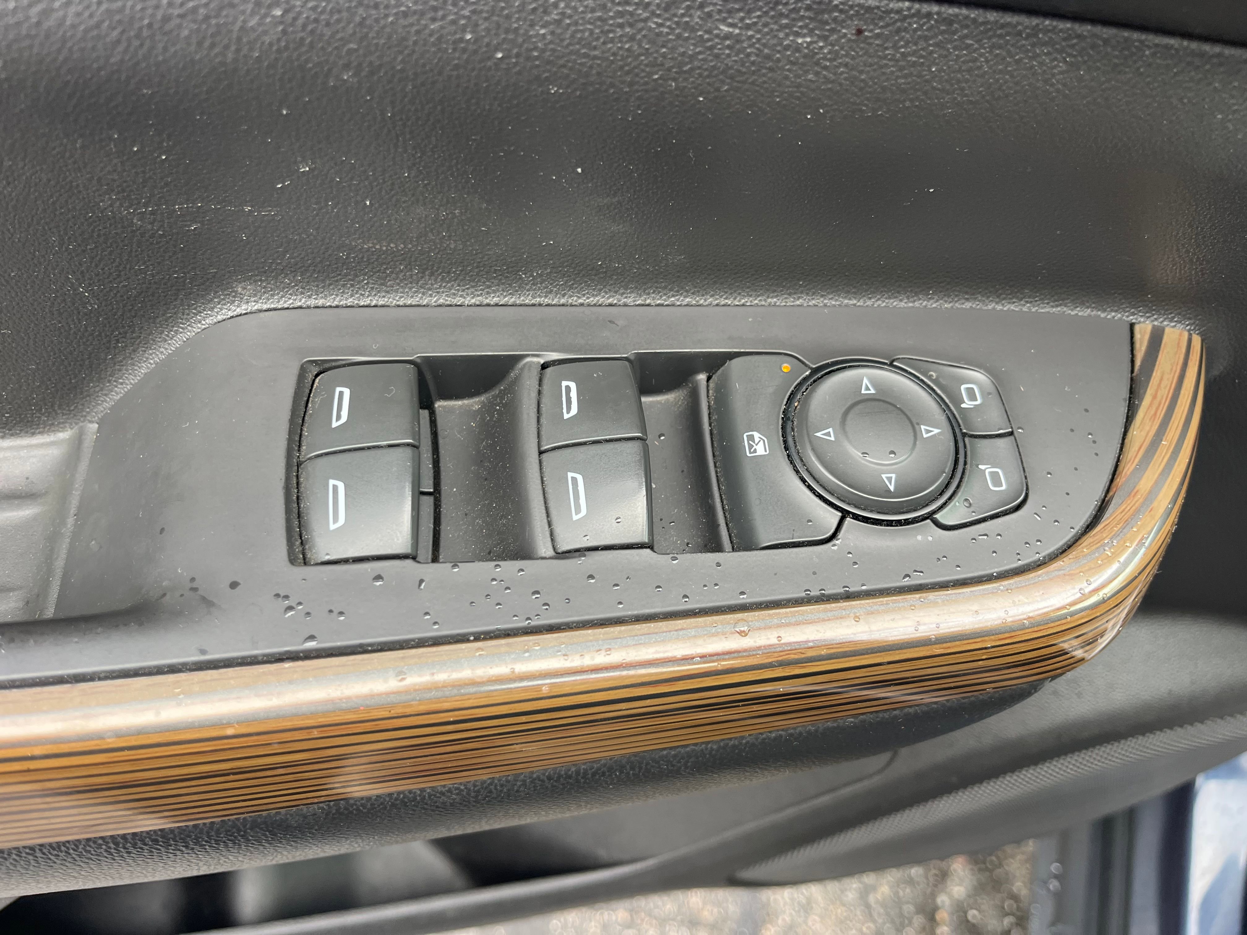 Vehicle image 32 of 66