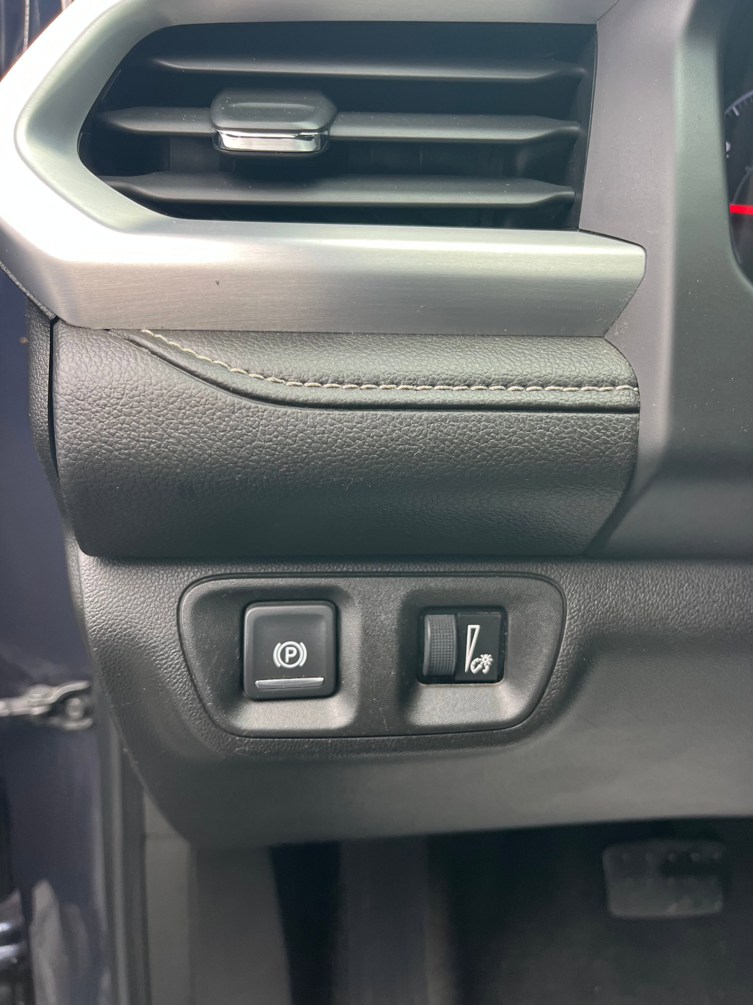 Vehicle image 34 of 66