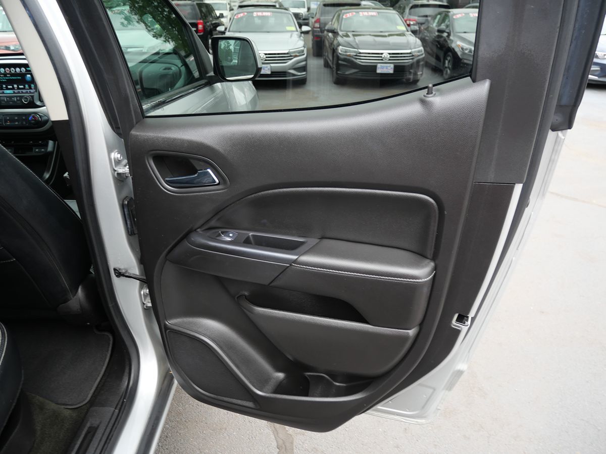 Vehicle image 25 of 35