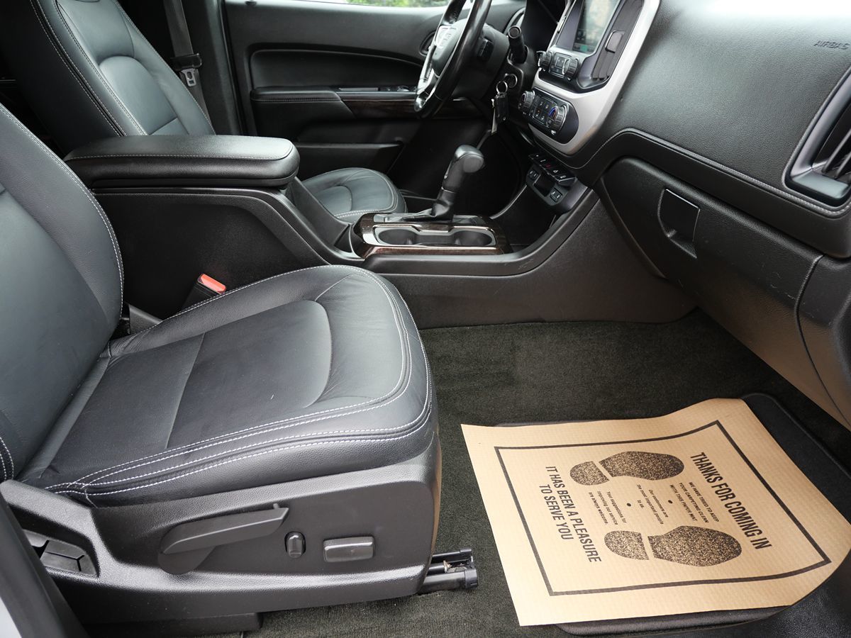 Vehicle image 21 of 35