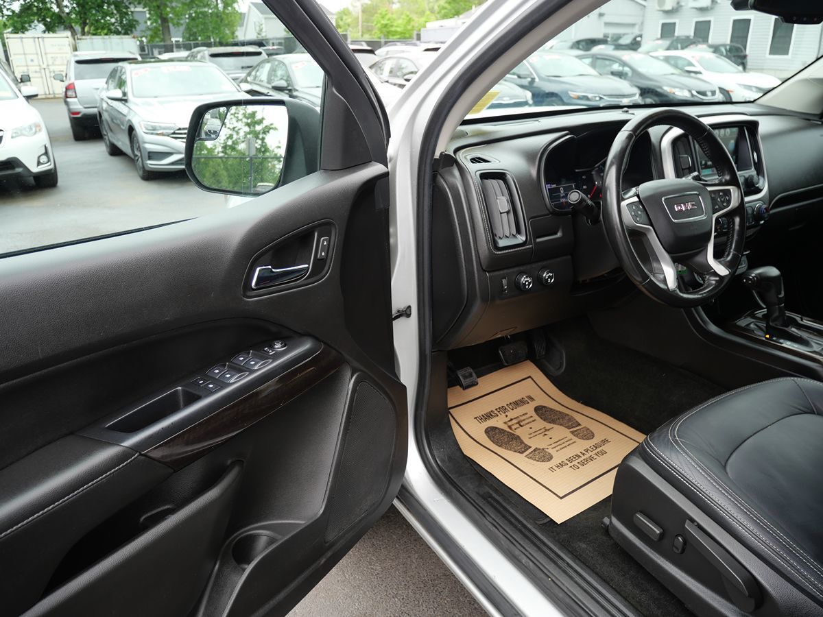 Vehicle image 10 of 35